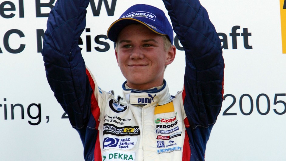 니코 휠켄베르크, 가장 늦게 피어난 첫 포디움 관련 이미지