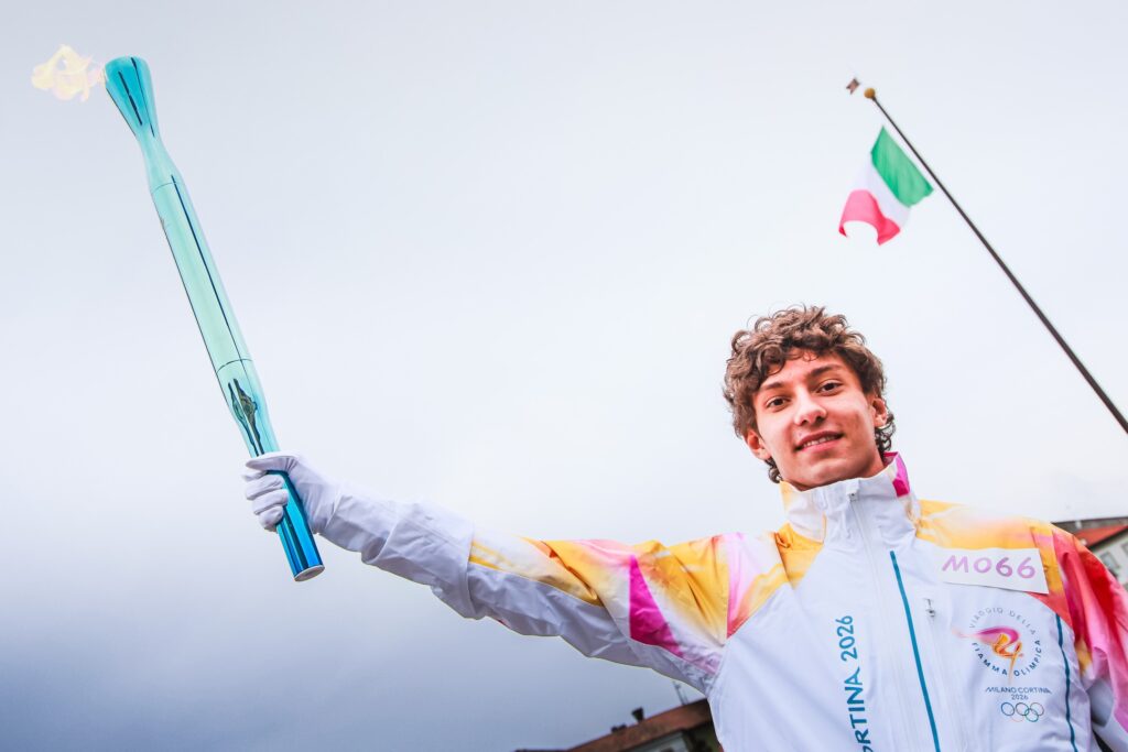 안드레아 키미 안토넬리, F1 루키의 뜨거운 열정! 올림픽 성화 봉송 현장 관련 이미지